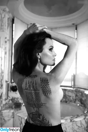 Angelina Jolie / angelinajolie nude photo #0294