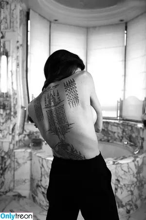 Angelina Jolie / angelinajolie nude photo #0295
