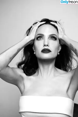 Angelina Jolie / angelinajolie nude photo #0316