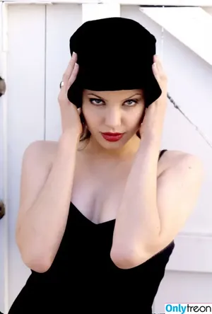 Angelina Jolie / angelinajolie nude photo #0820