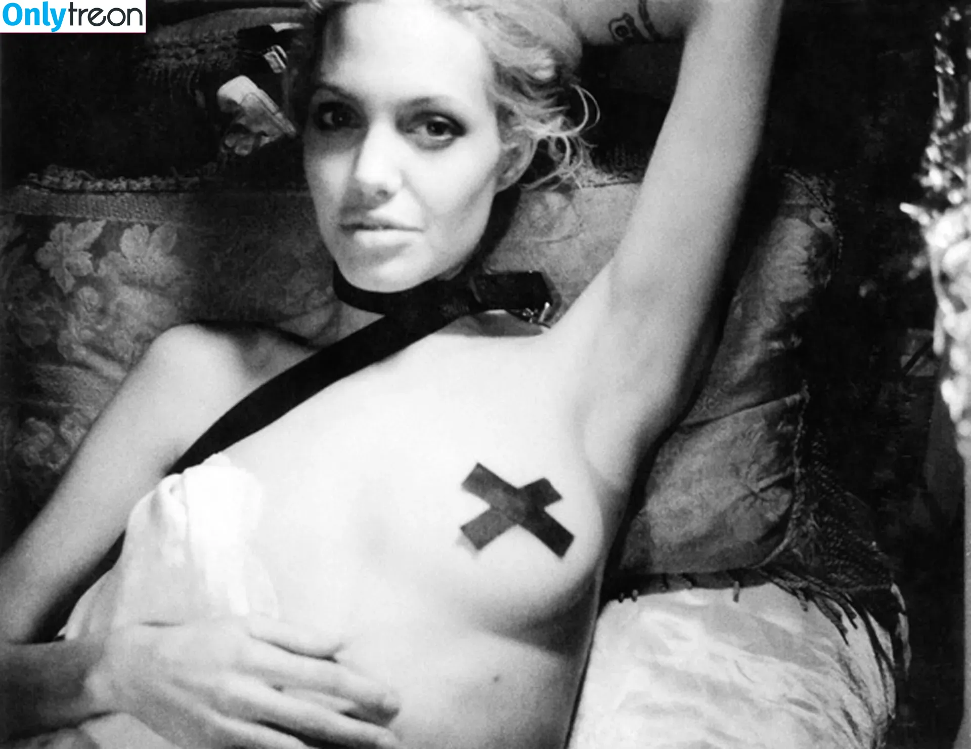 Angelina Jolie nude photo #0005 (angelinajolie)