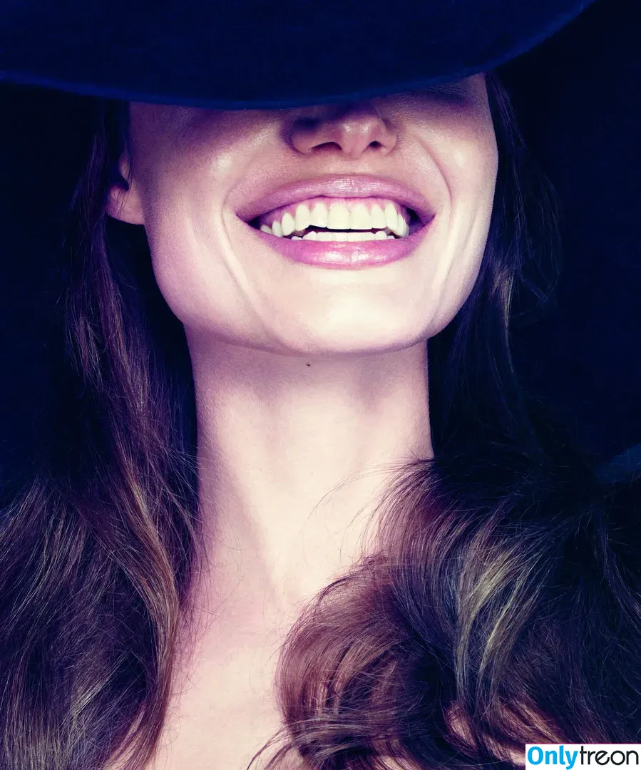 Angelina Jolie nude photo #0027 (angelinajolie)