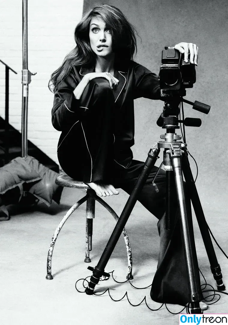 Angelina Jolie nude photo #0032 (angelinajolie)