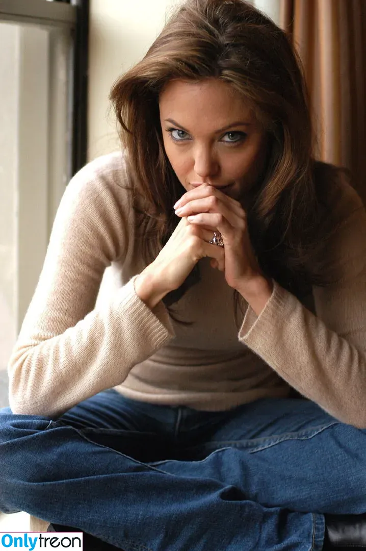 Angelina Jolie nude photo #0036 (angelinajolie)