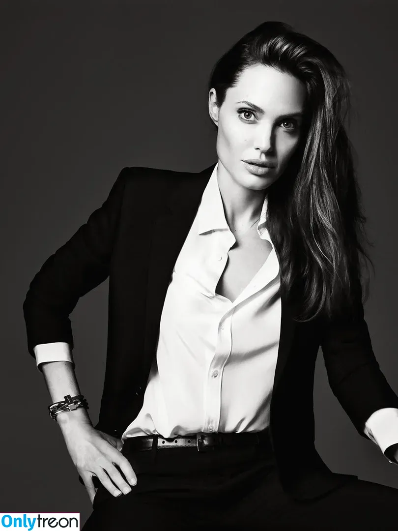 Angelina Jolie nude photo #0109 (angelinajolie)