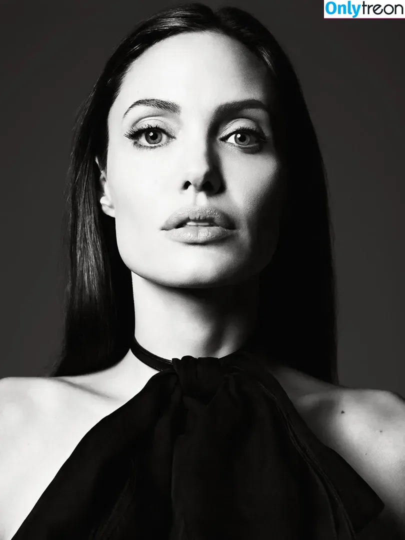 Angelina Jolie nude photo #0110 (angelinajolie)