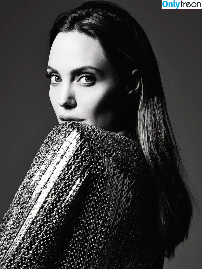 Angelina Jolie nude photo #0112 (angelinajolie)