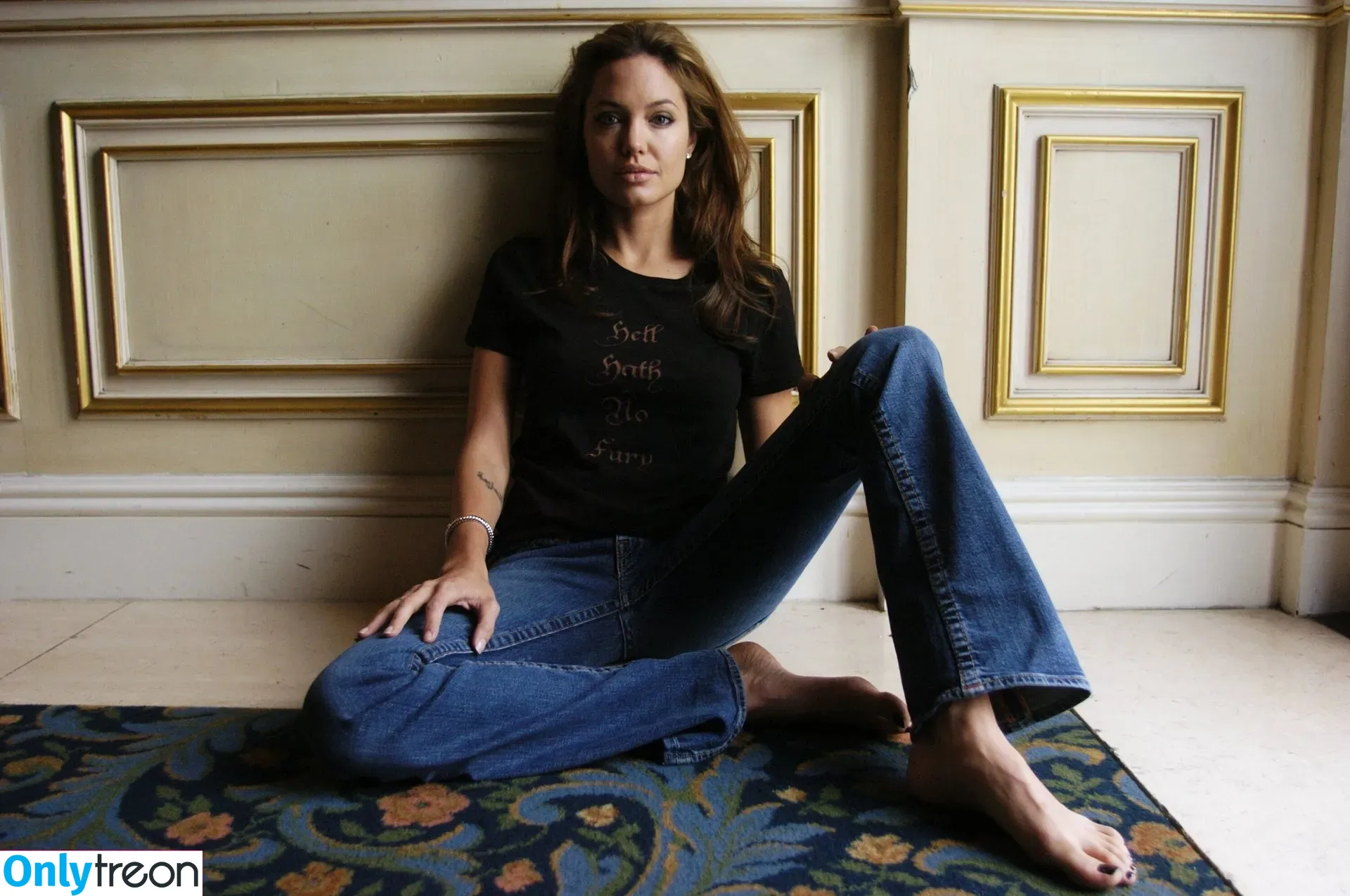 Angelina Jolie nude photo #0123 (angelinajolie)