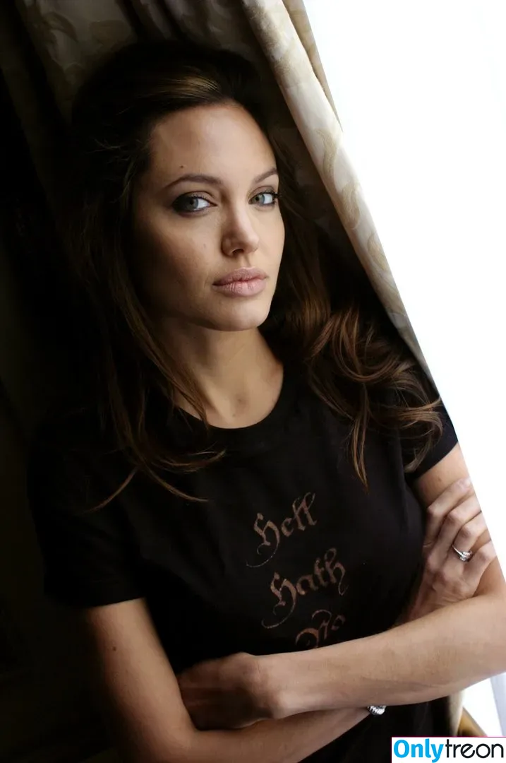Angelina Jolie nude photo #0126 (angelinajolie)