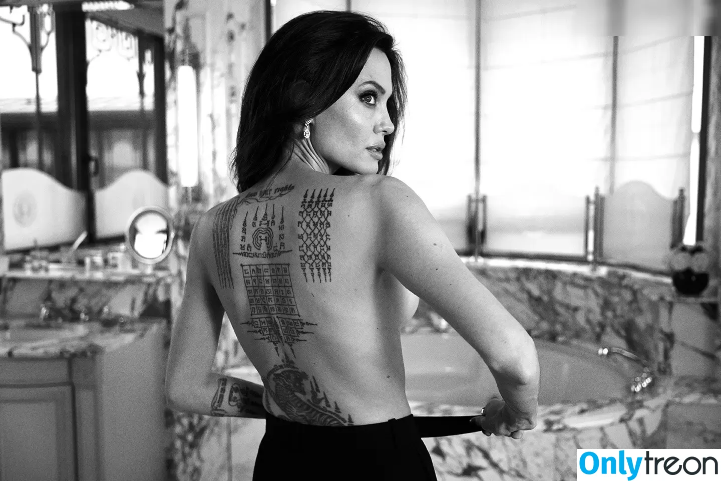 Angelina Jolie nude photo #0297 (angelinajolie)