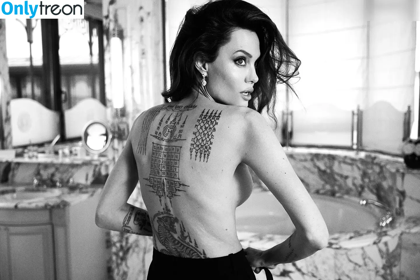 Angelina Jolie nude photo #0298 (angelinajolie)