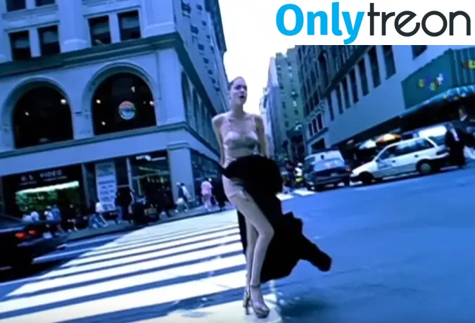 Angelina Jolie nude photo #0390 (angelinajolie)