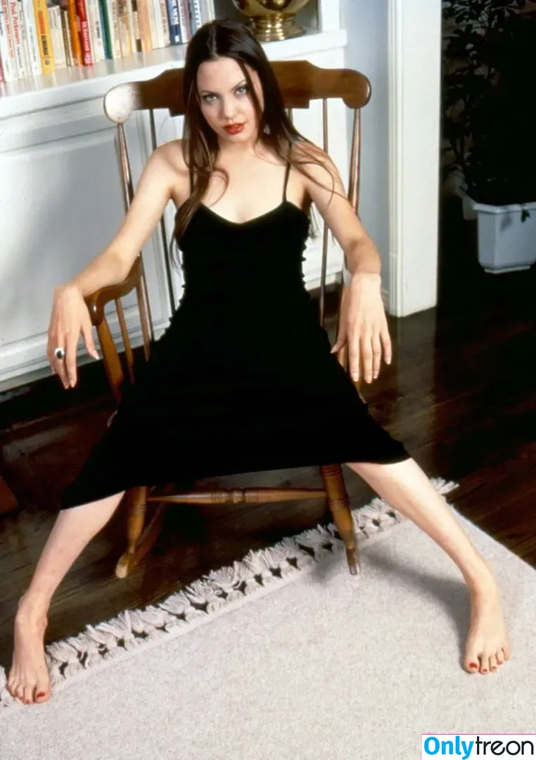 Angelina Jolie nude photo #0813 (angelinajolie)