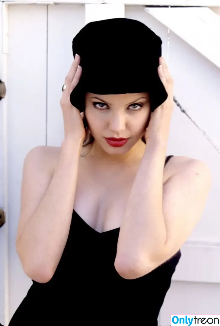 Angelina Jolie nude photo #0820 (angelinajolie)
