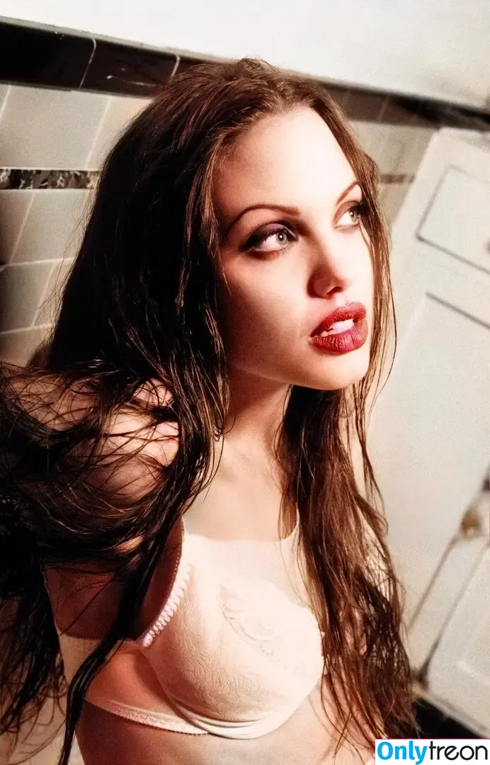 Angelina Jolie nude photo #0856 (angelinajolie)