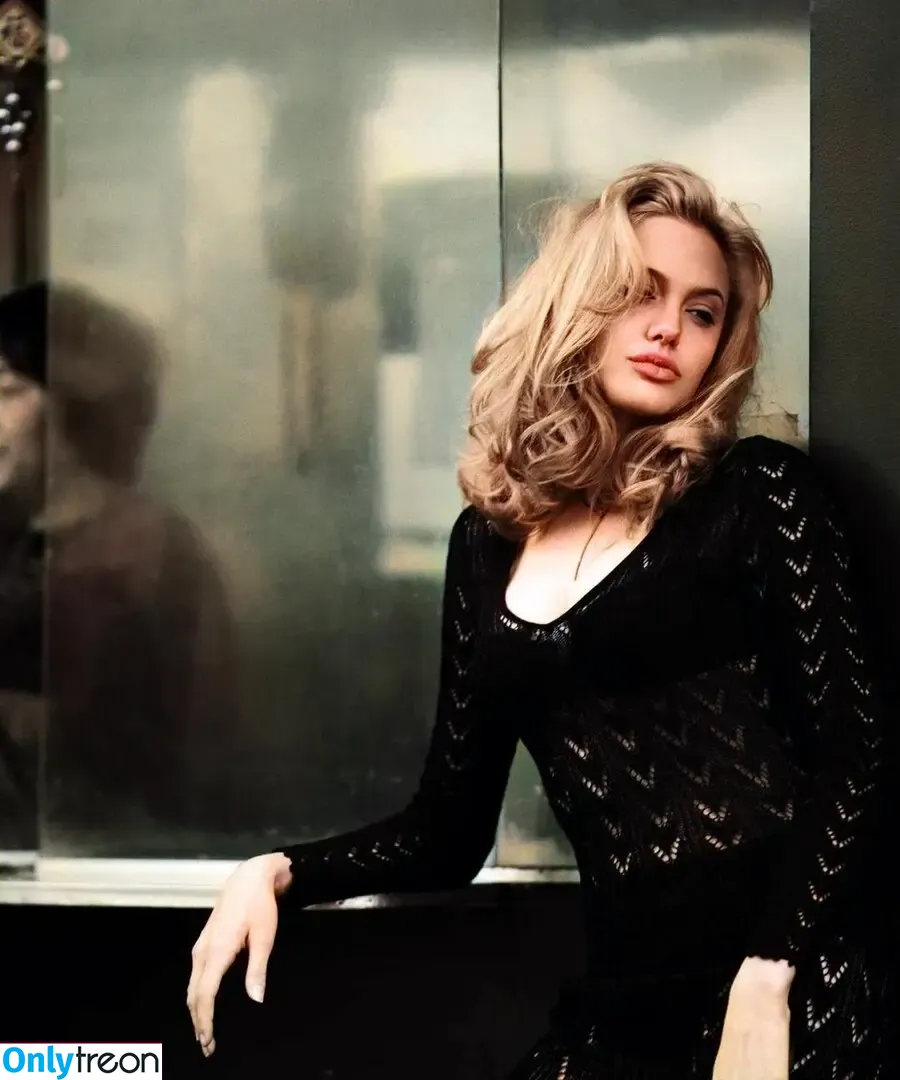 Angelina Jolie nude photo #0869 (angelinajolie)