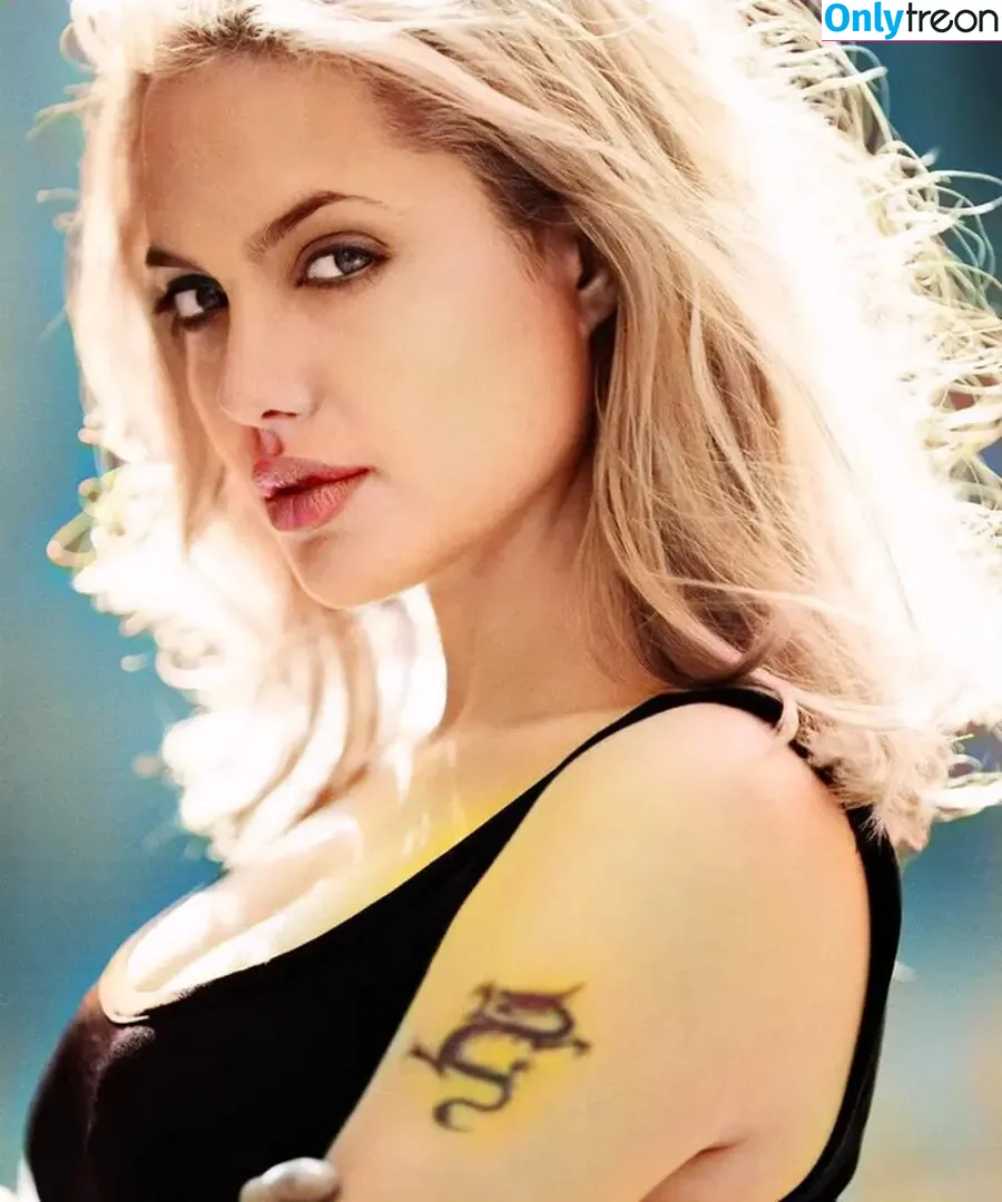 Angelina Jolie nude photo #0870 (angelinajolie)