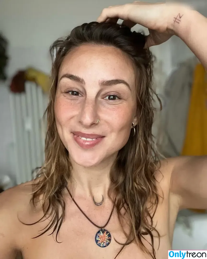Angelique Poulain / Yogarebel nude photo #0009 (angeli.que_poulain)