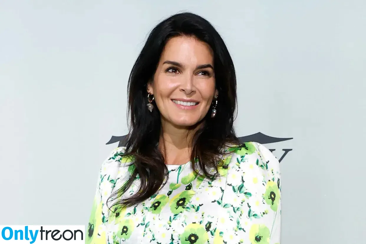 Angie Harmon nude photo #0202 (angieharmon)