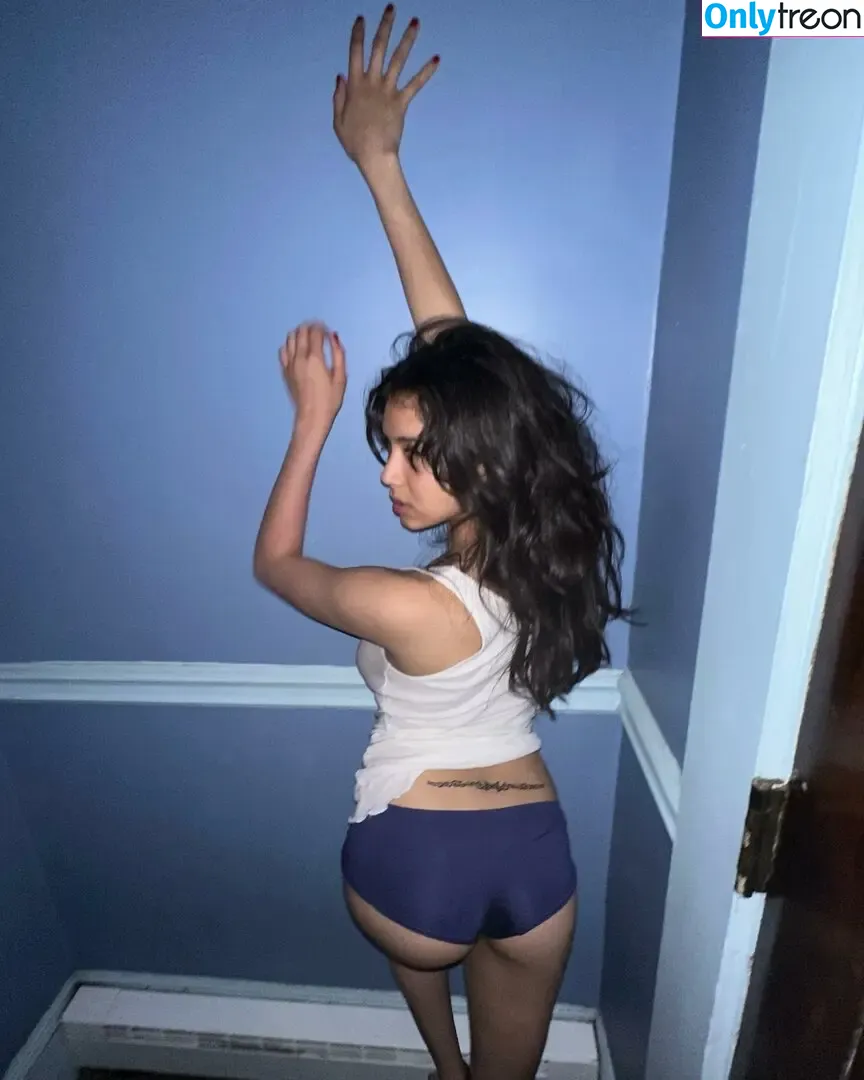 Anika Vishwanath nude photo #0029 (Bimbus2000)