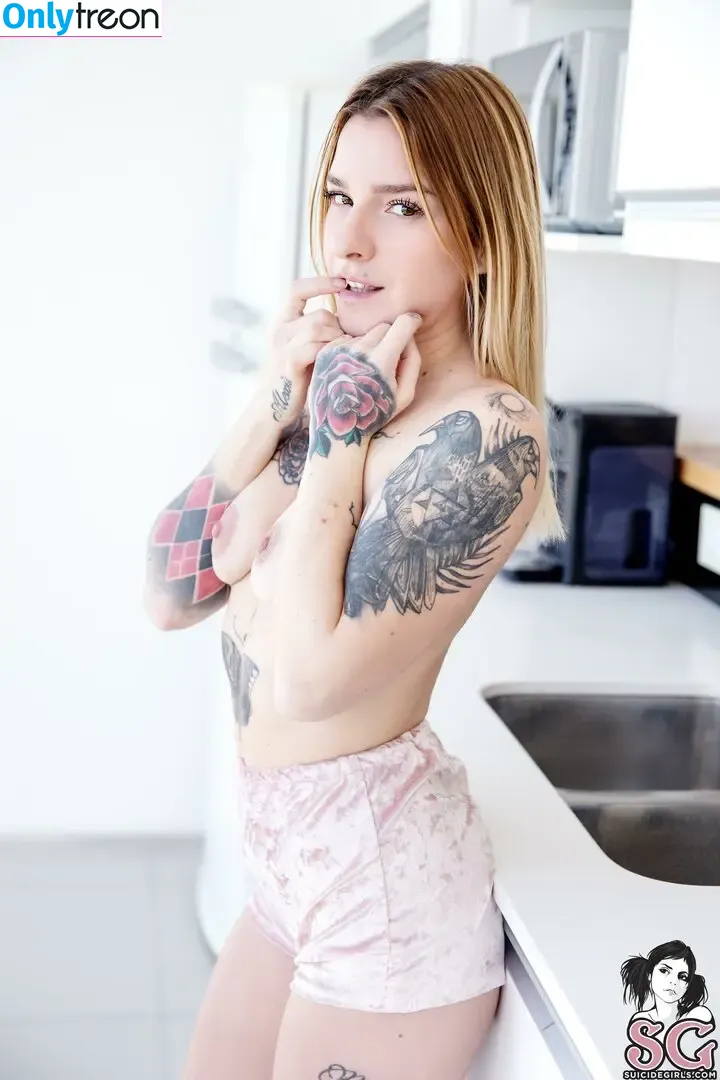 Anikia nude photo #0202 (anikias1 / annikariley)