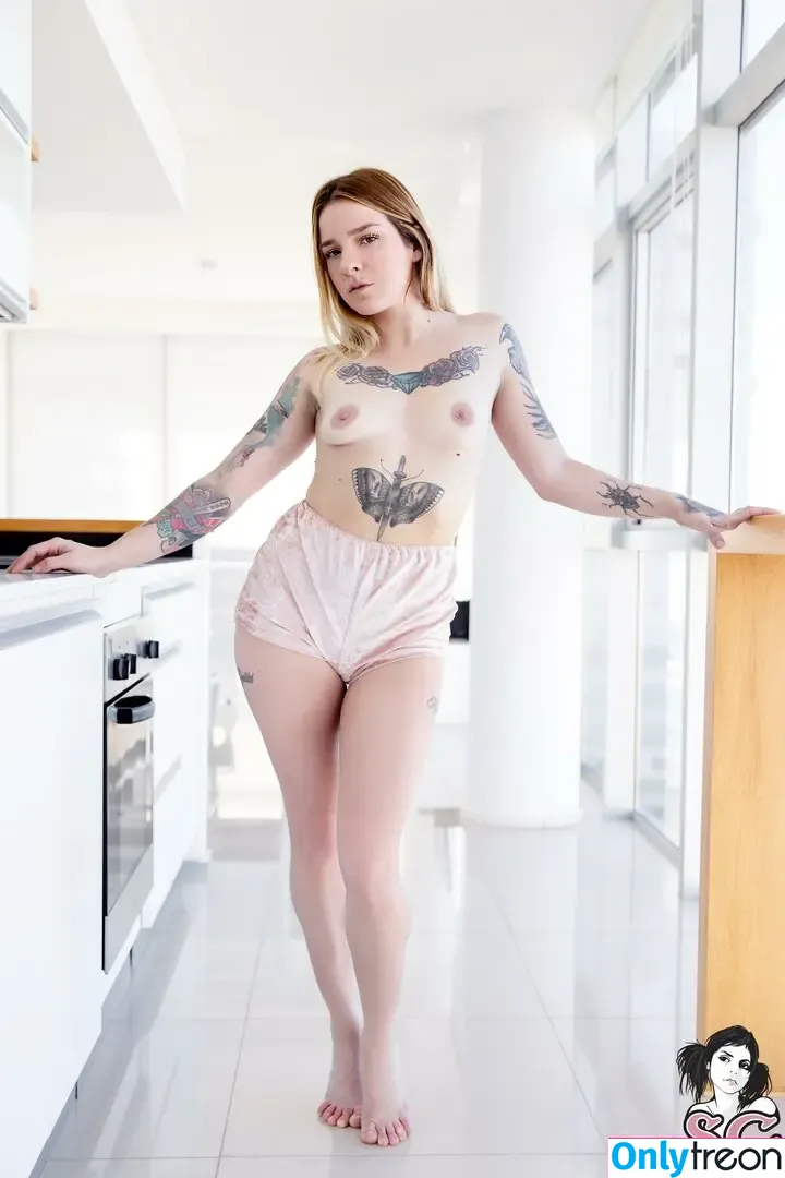 Anikia nude photo #0213 (anikias1 / annikariley)