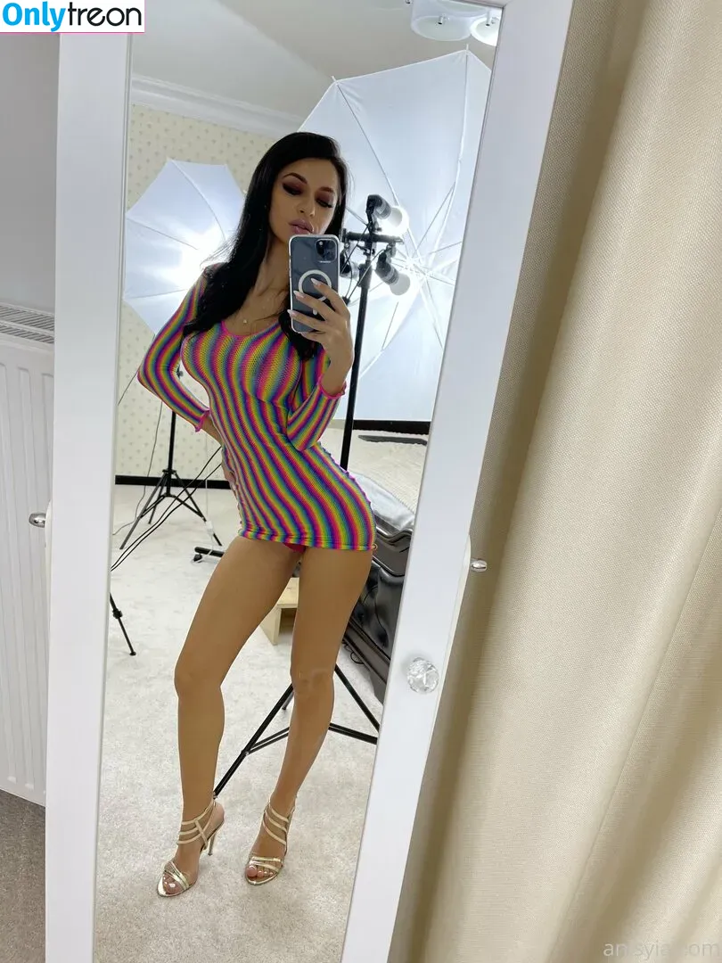 Anisyia nude photo #0073 (anisyialovee)