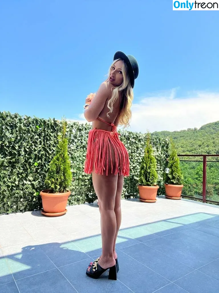 Anisyia nude photo #0370 (anisyialovee)