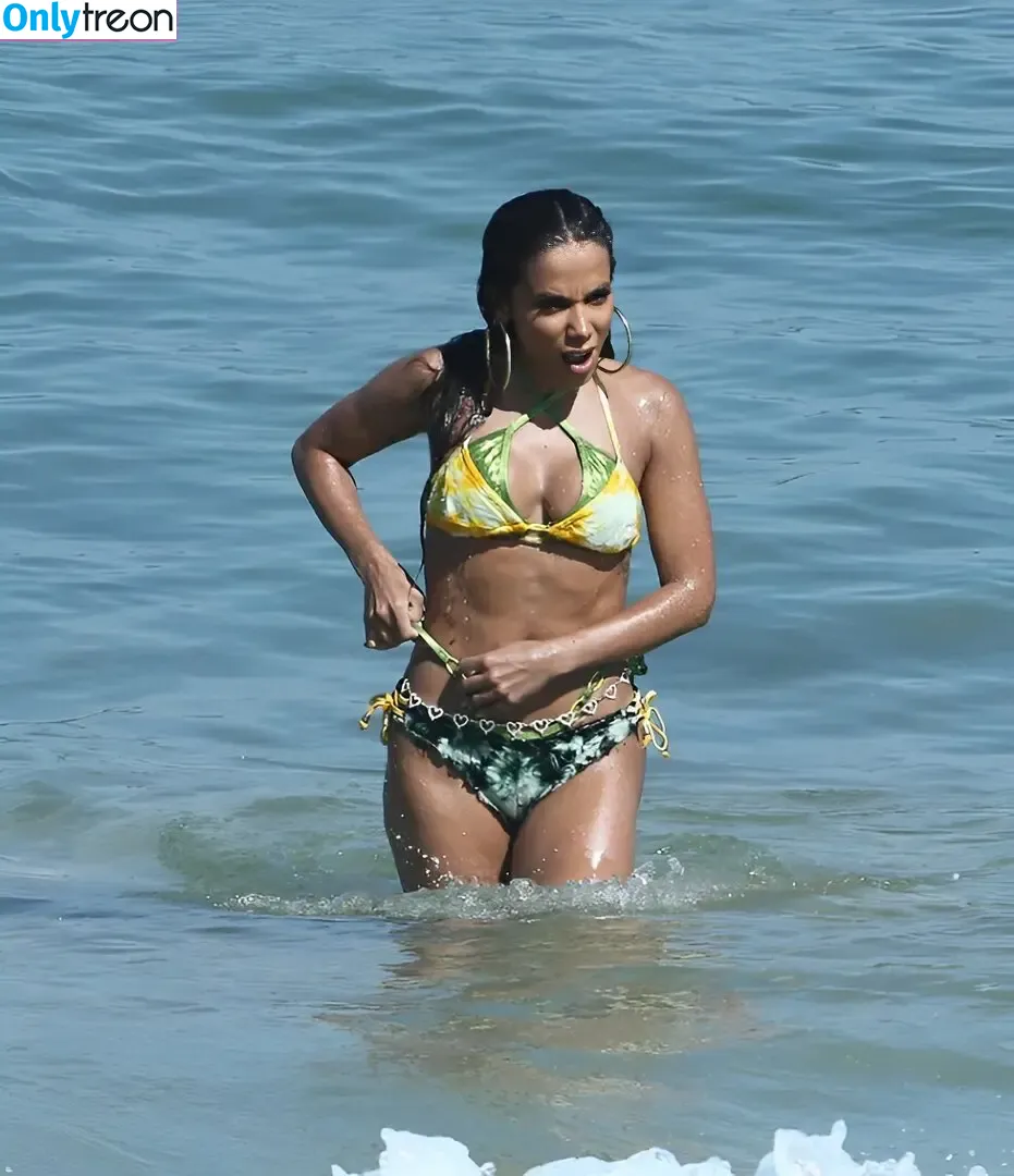 Anitta nude photo #0950 (Anitta)