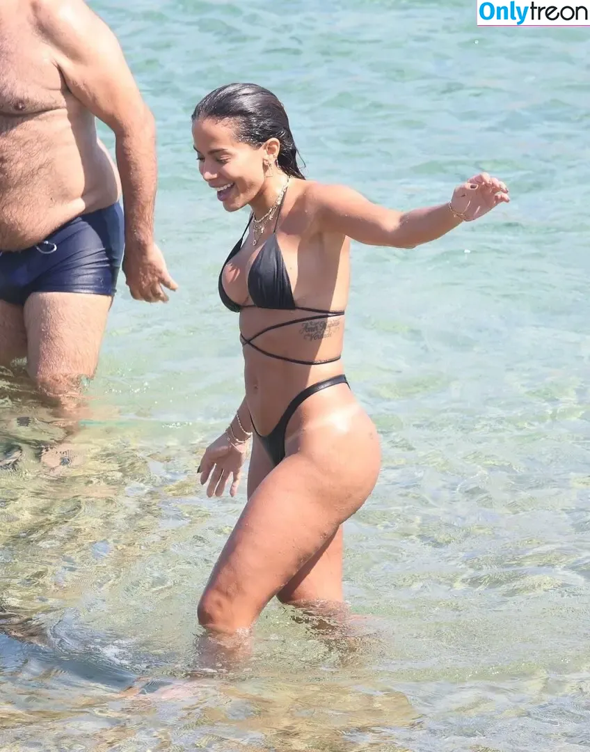 Anitta nude photo #1375 (Anitta)