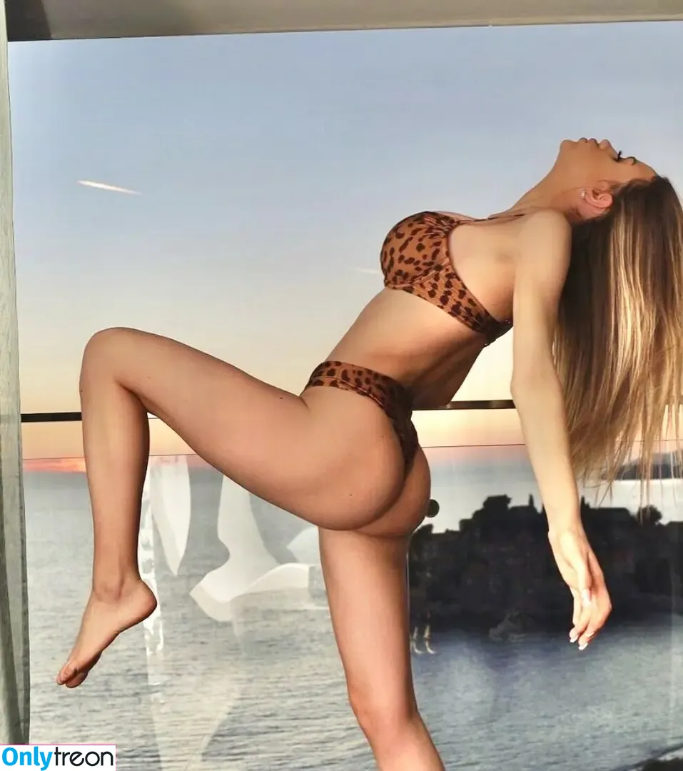 Anja Damnjanovic nude photo #0001 (Anjatkd)