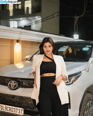 Anjali Arora / anjimaxuofficially nude photo #0002