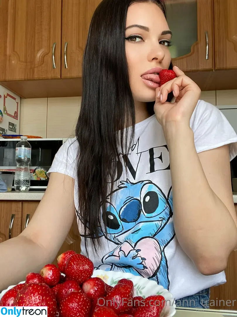 ann_trainer nude photo #0019 (ann_moves)