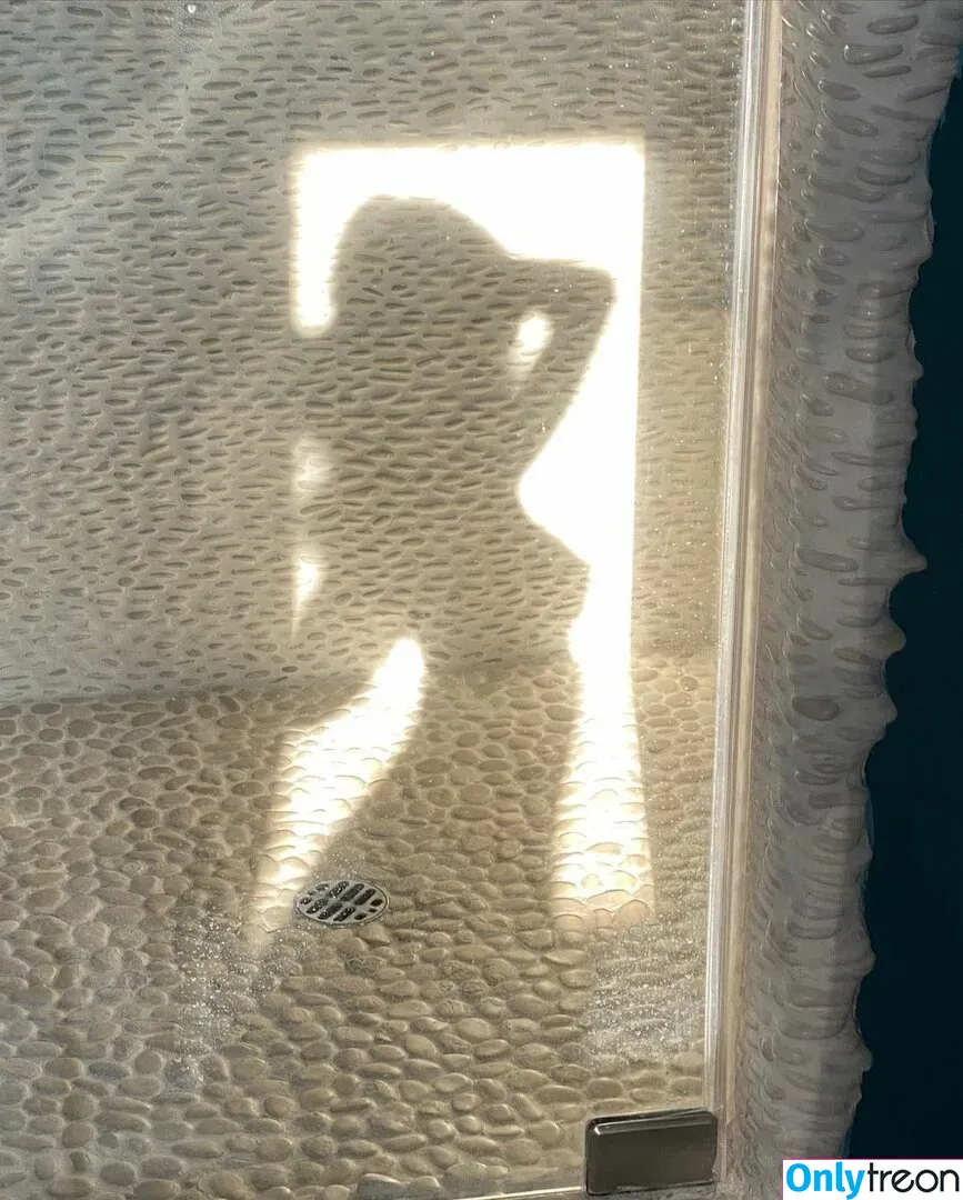 Anna Akana nude photo #0133 (AnnaAkana / wonderlandstudios)