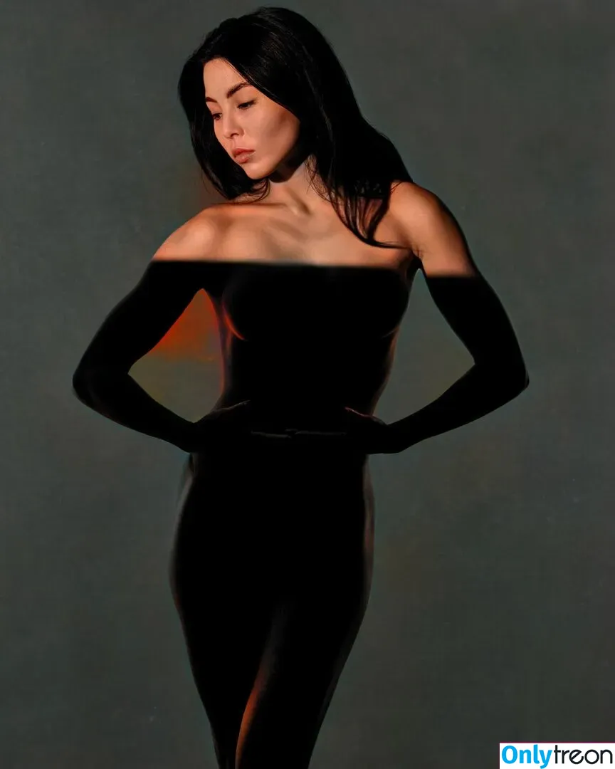 Anna Akana nude photo #0285 (AnnaAkana / wonderlandstudios)