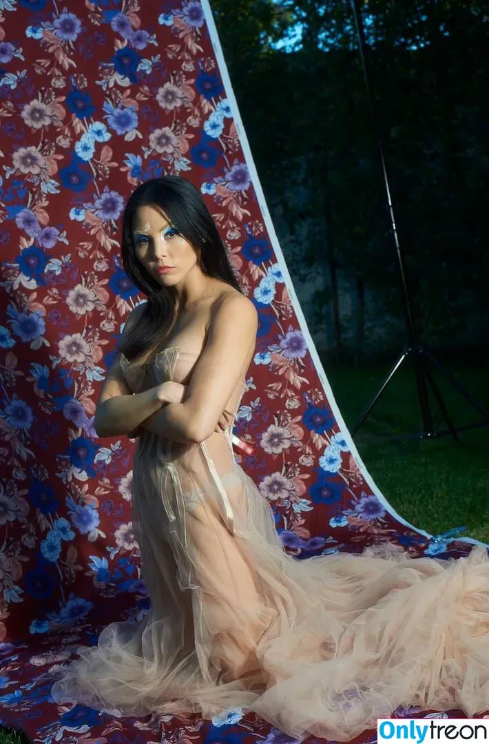 Anna Akana nude photo #0363 (AnnaAkana / wonderlandstudios)