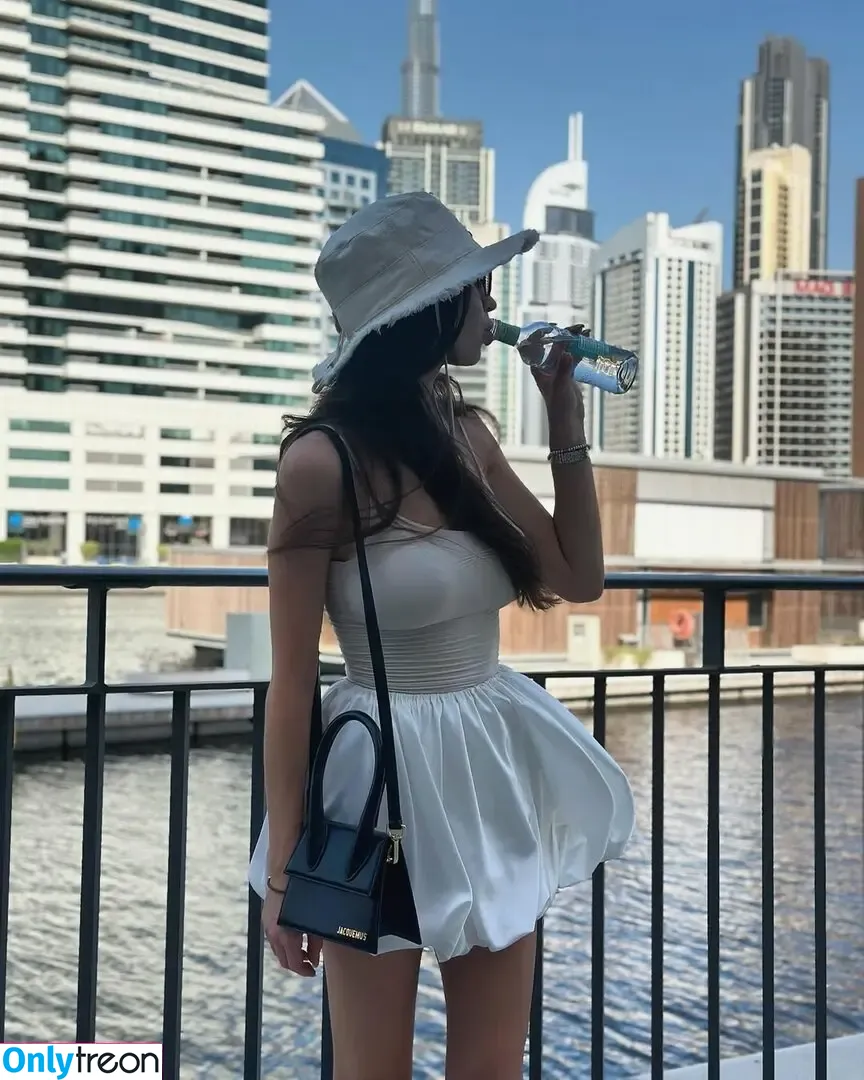 anna_bri nude photo #0021 (sunnnbee)