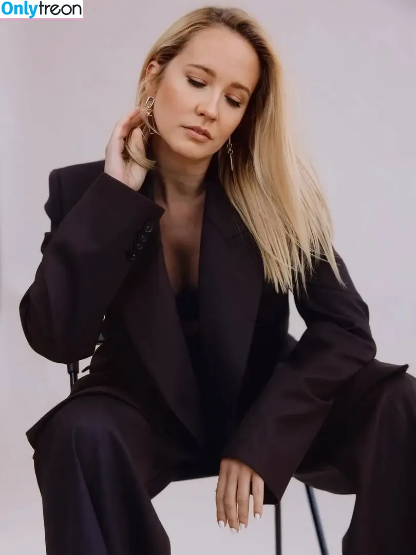 Anna Camp nude photo #0118 (therealannacamp)