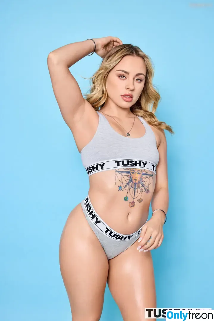 Anna Claire Clouds nude photo #1379 (annaclairecloud / annaclaireclouds / annaclairecloudstv__)