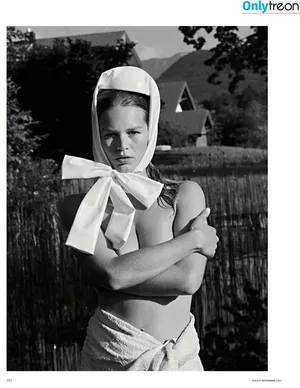 Anna Ewers / annaewers nude photo #0041