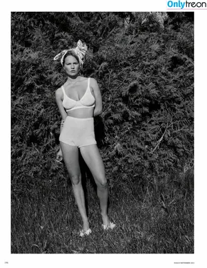 Anna Ewers / annaewers nude photo #0043