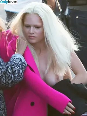 Anna Ewers / annaewers nude photo #0061