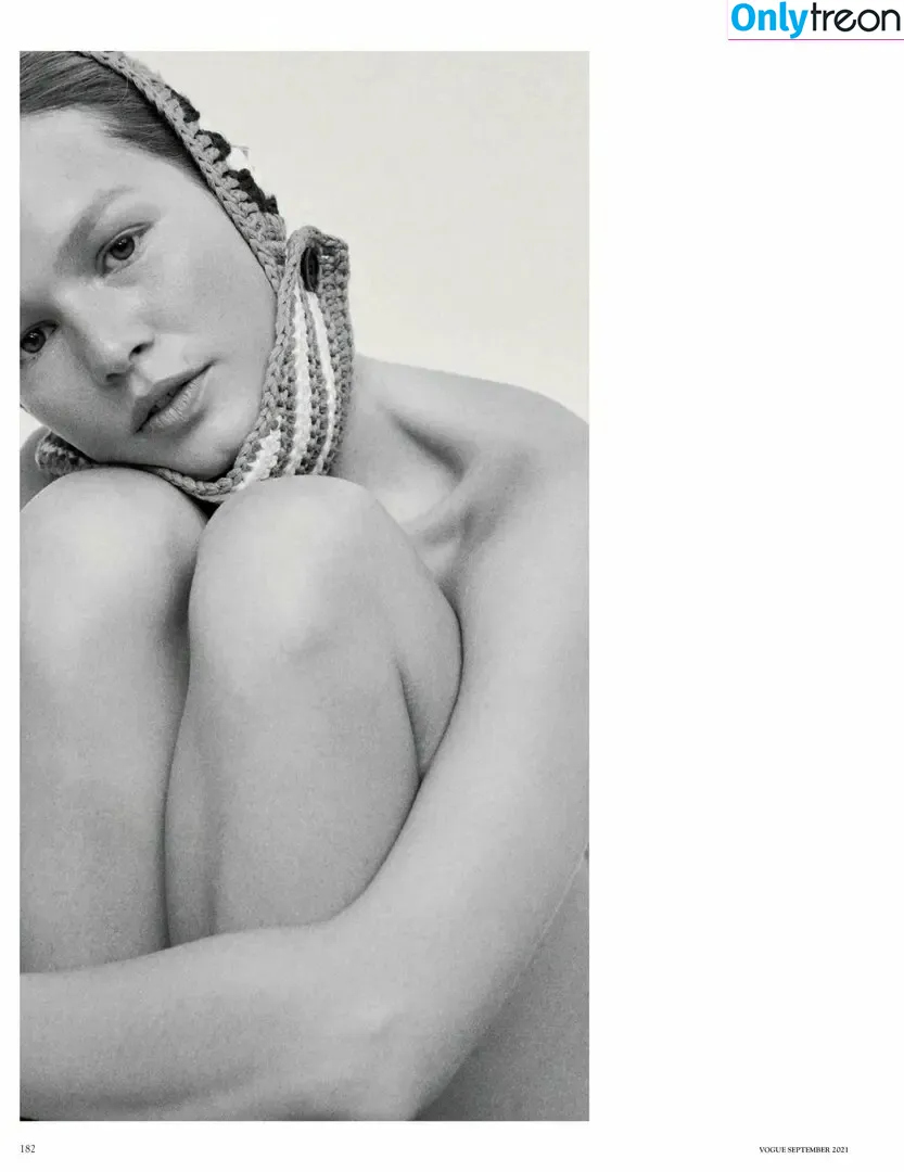Anna Ewers nude photo #0037 (annaewers)