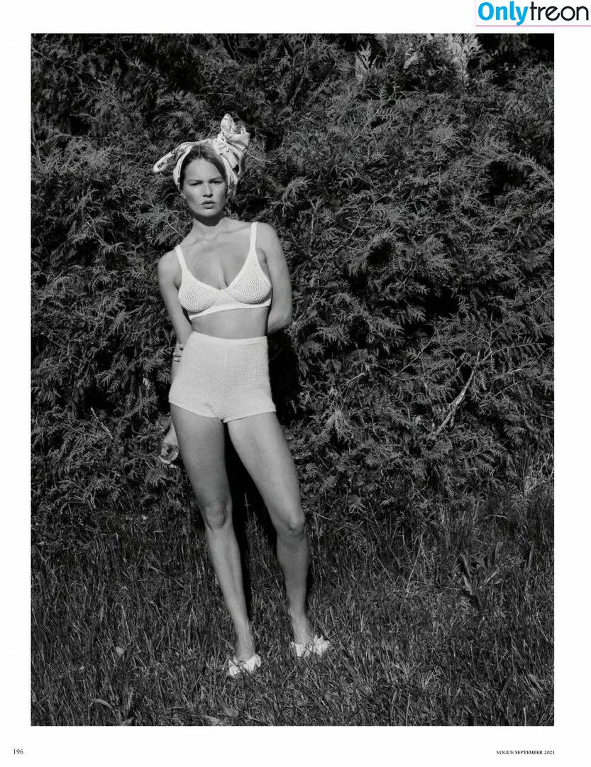 Anna Ewers nude photo #0043 (annaewers)