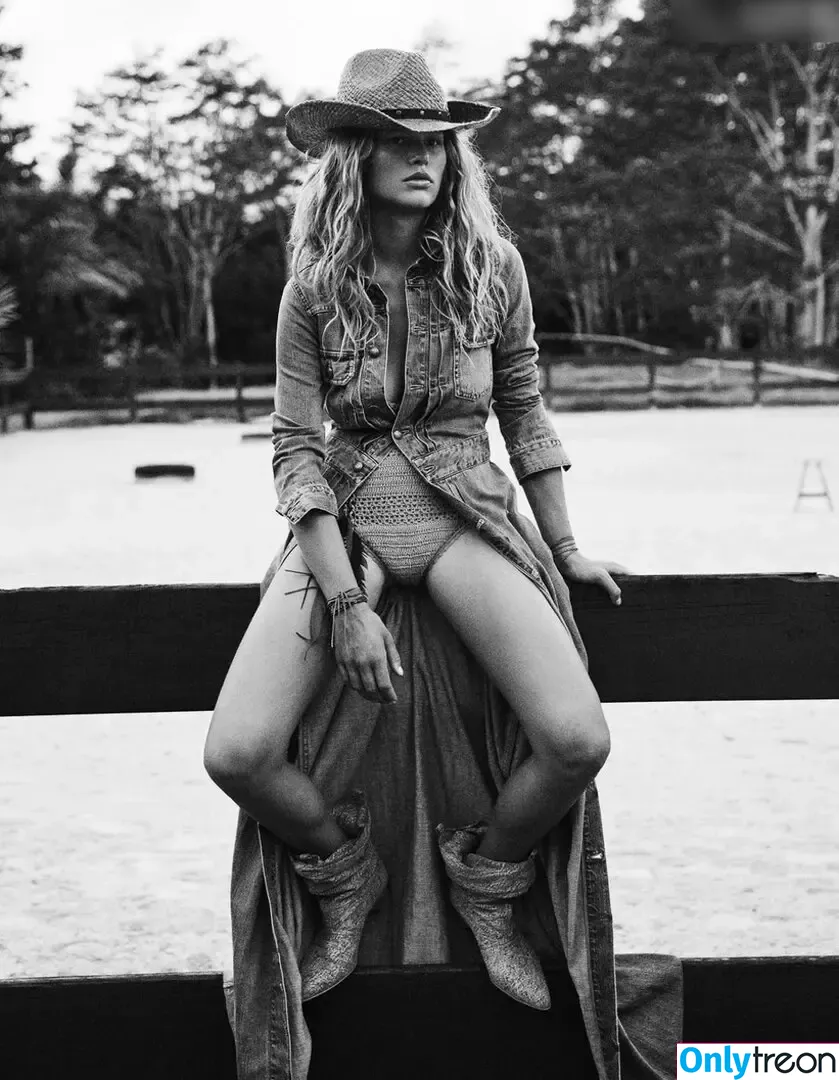 Anna Ewers nude photo #0078 (annaewers)