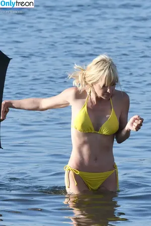 Anna Faris / annafaris nude photo #0165