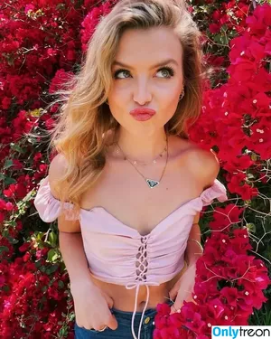 Anna Grace Barlow / therealagbarlow nude photo #0002