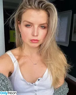 Anna Grace Barlow / therealagbarlow nude photo #0003