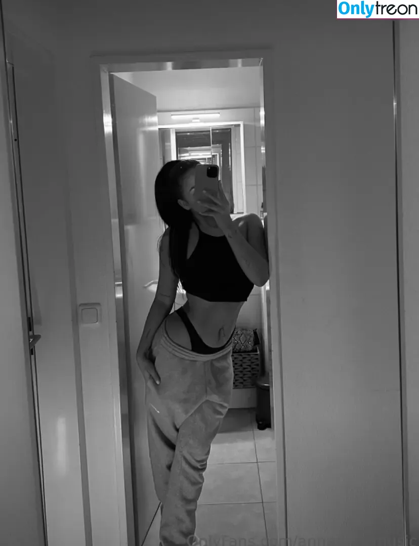 Anna Grey nude photo #0053 (annagrey.music)