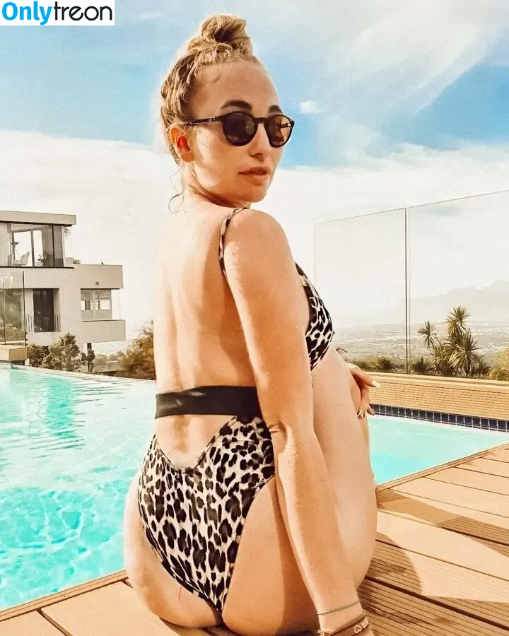 Anna Juliana Jaenner nude photo #0001 (annajulianajaenner)
